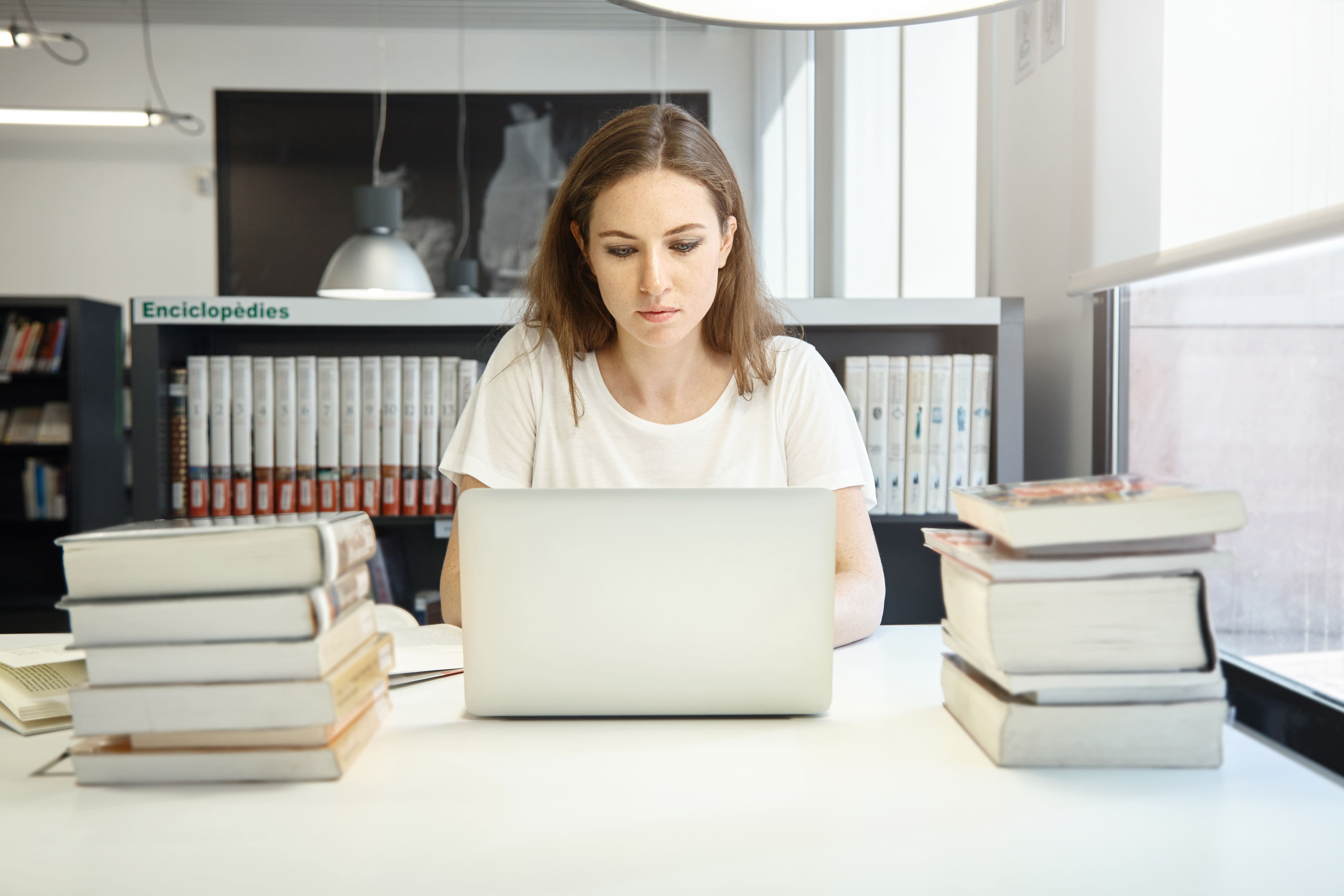 Частная жизнь женщины. Библиотека люди годы жизнь. Student with Laptop. Book Promo. Shutterstock woman 2023.